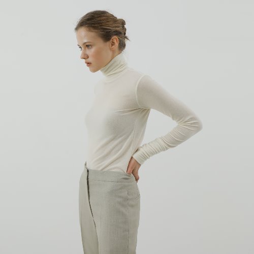 Wool-blended high-neck Top_Ivory
